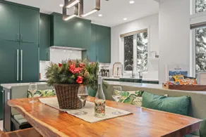 Silver Star Paradise, Sleeps 10, Ski in/out - Image 3