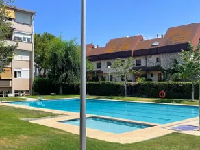 Modern Apartment Pool and Parking Hostem - Image 2