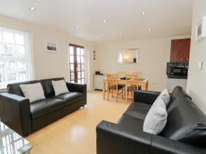 Whistle Stop Apartment - Image 4