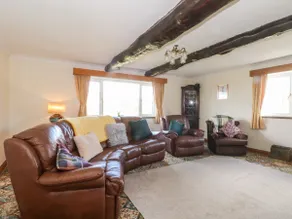Hawksbridge Bungalow - Image 4