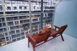 Elegant 2BR Jade Serenity - Modern City Haven - Image 4