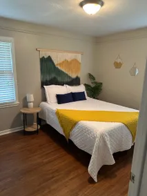 The Burrow-Cozy 3 BDRM HM - Free Parking - Image 5