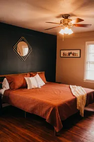 The Burrow-Cozy 3 BDRM HM - Free Parking - Image 2