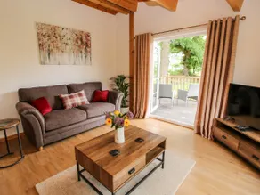 The Log Cabin - Image 4