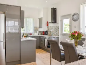 Waun Bungalow - Image 5