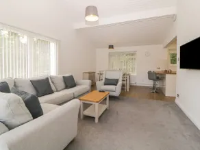 Harcombe House Bungalow 12 - Image 5