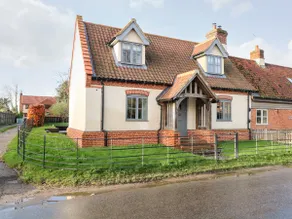 Hillside Cottage - Image 2