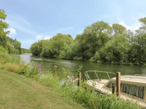 Thames Reach - Image 2