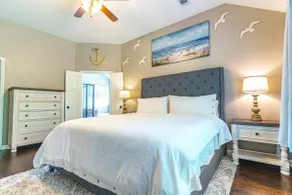 Elegant 4BR Retreat | East Montgomery + King Beds - Image 4