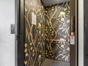 Luxury condo in the Town Square! Walk to shops! - Image 3