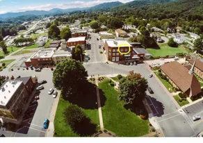 Luxury condo in the Town Square! Walk to shops! - Image 4