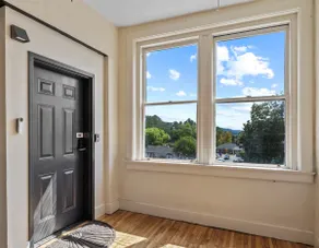 Luxury condo in the Town Square! Walk to shops! - Image 5