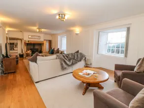 East Farmhouse Cottage - Image 4