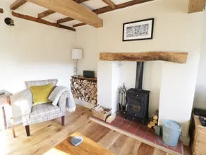 IVY COTTAGE, pet friendly, luxury holiday cottage in Malvern - Image 5