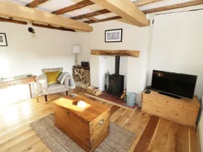 IVY COTTAGE, pet friendly, luxury holiday cottage in Malvern - Image 4