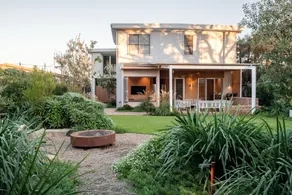 'The Dawn'- Beachside luxury 50m from beach - Image 4