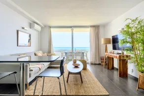Beachfront 2 Bedroom Retreat - Image 3
