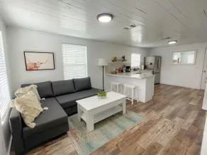 Backyard Oasis w/Pool, walkable, 5 min to dtwn - Image 3