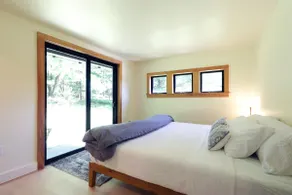 Gorgeous Cabin on 20 acres overlooking pond. - Image 4
