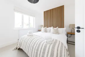 Stylish 2 Bed City Stay - Image 2