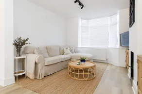 Stylish 2 Bed City Stay - Image 5