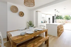 Stylish 2 Bed City Stay - Image 3