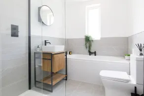 Stylish 2 Bed City Stay - Image 4