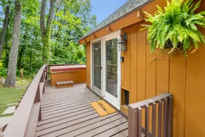 Quaint Loft Cabin w Hot Tub, FirePit, Deck & Grill - Image 5