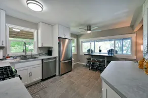 Hillside Hideaway: Breathtaking Sunsets and Family Bliss on Lac Courte Oreilles - Image 4