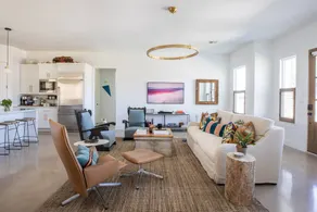 NEW urban cottage, The Vine & Round Top! - Image 3