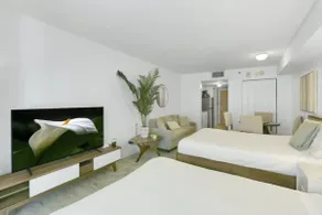 Glam Studio: Sleeps 4 x Pool x Gym x Parking - Image 3