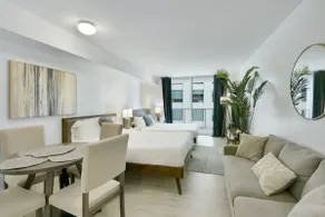 Glam Studio: Sleeps 4 x Pool x Gym x Parking - Image 2