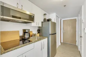 Glam Studio: Sleeps 4 x Pool x Gym x Parking - Image 4