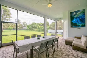 7 min to Beach ~ Bikes ~ Outdoor Dining Area - Image 5