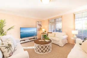 Pet friendly White Sands, 14 Whitesands Road - Linen & Air Con - Image 2