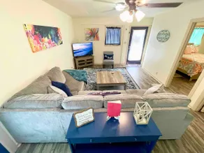 Cheerful Watercolors in 2BR Cottage - Image 3