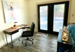 Cheerful Watercolors in 2BR Cottage - Image 4