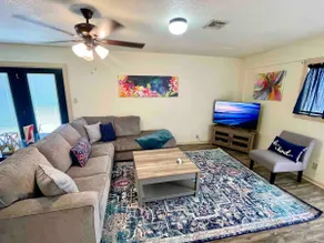 Cheerful Watercolors in 2BR Cottage - Image 2