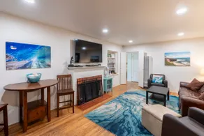 Timeless La Jolla Getaway — Steps from Windansea - Image 5