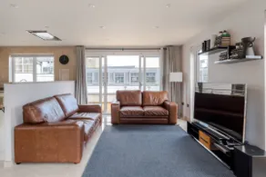 The Eyre Suite Seven - Farringdon - by Frankie - Image 2