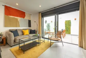 Spacious and modern apartment with a private patio - Image 2
