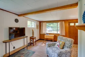 Cozy Becket Cottage Escape w/ Lake Access! - Image 4