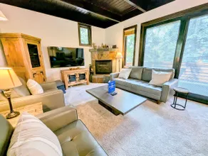 Das Townhome befindet sich im Norden von Keystone, einem abgelegenen Clubhaus mit Außenpool und Whirlpool im Innenbereich, und ist der richtige Ort für eine große Gruppe! - Image 4