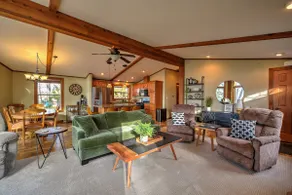 Sarona Serenity: Lakeside Retreat w Boat Dock - Image 4