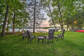 Sarona Serenity: Lakeside Retreat w Boat Dock - Image 3