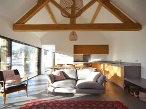 High Cogges Farm Holiday Cottages - The Cart Shed - Image 5
