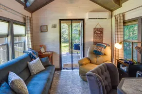 Mayfield Tiny Home w/ Porch, Walk to Beaches! - Image 4