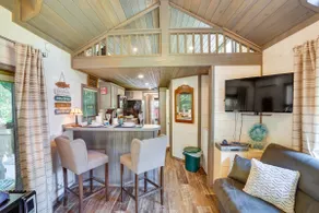 Mayfield Tiny Home w/ Porch, Walk to Beaches! - Image 2