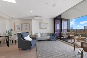 Kozyguru | Wentworth Point | 2B Cosy Apt - Image 4