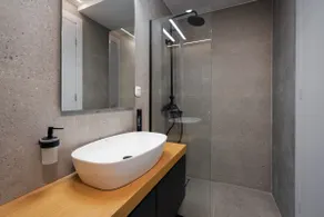 THE EDGE Elegant Apartment w/Gym - Image 2